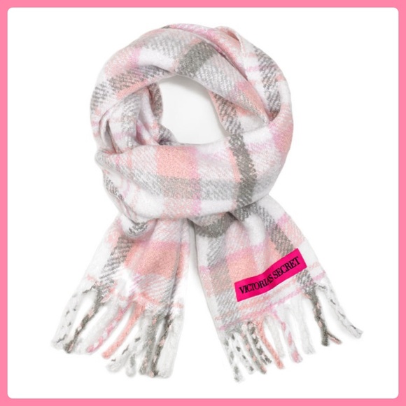 🌸 SALE New Victoria’s Secret Plush Plaid Scarf - Picture 2 of 3